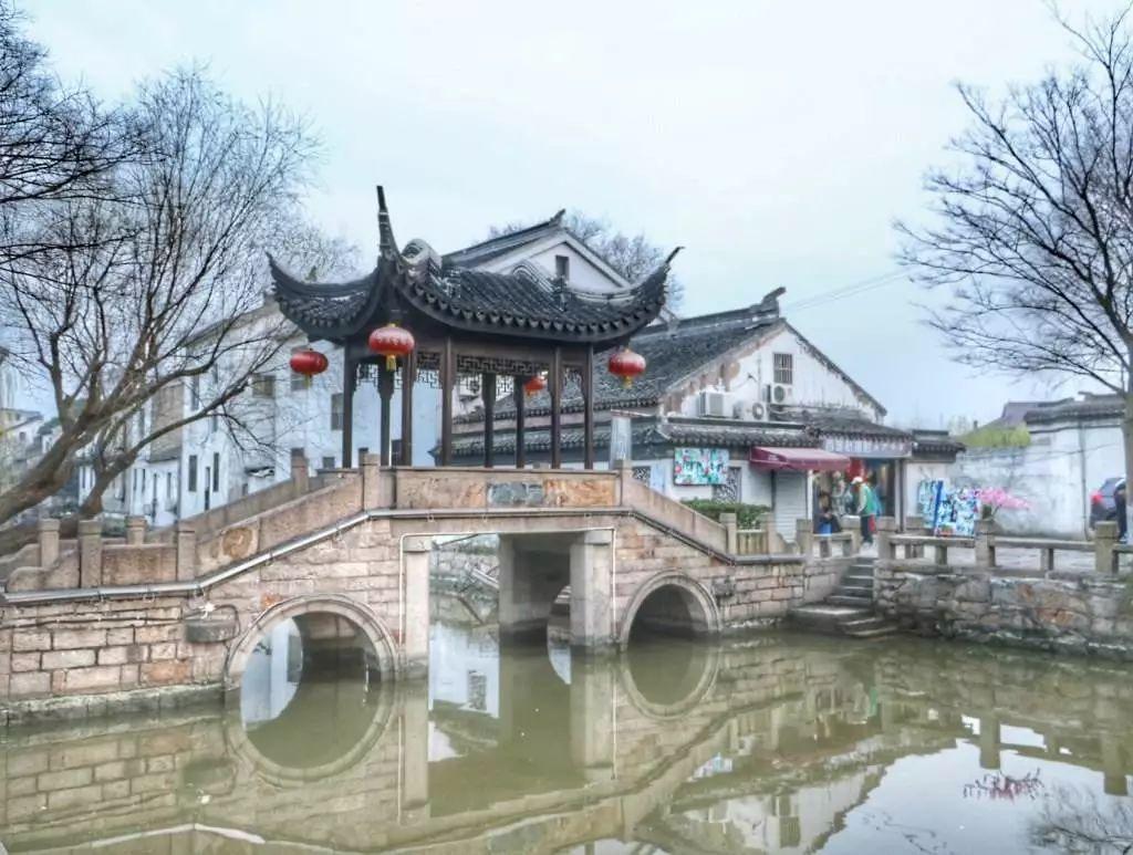 请问我应该留下来吗？游戏画面